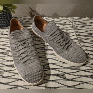 Life Stride Woman's Gray Knit Sneakers